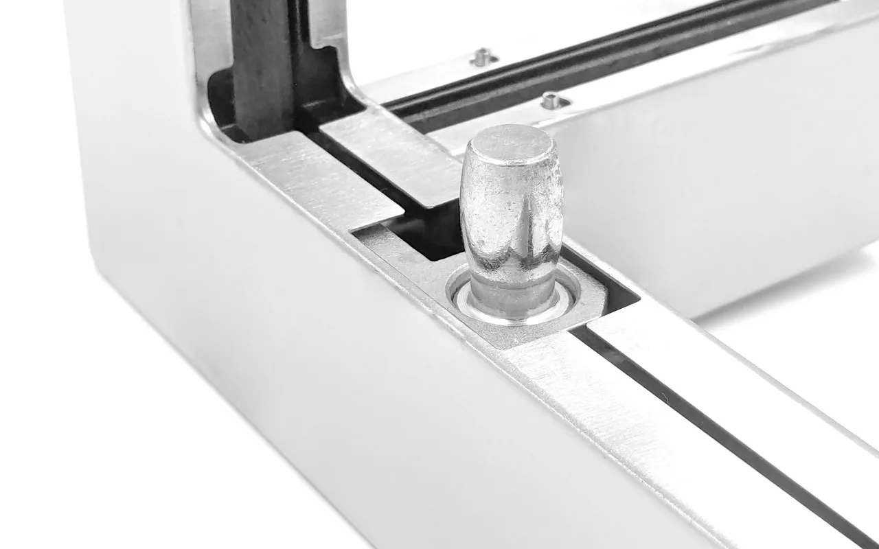 MD 141-L - 3-Way Overpanel Corner Patch Fitting with Left Pivot